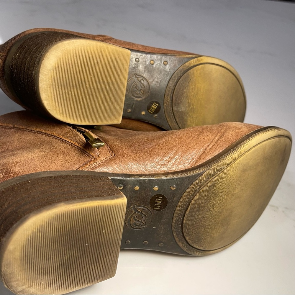 Lucky Brand Chic Brown Leather Ankle Booties w/ zipper detail - Picture 12 of 13